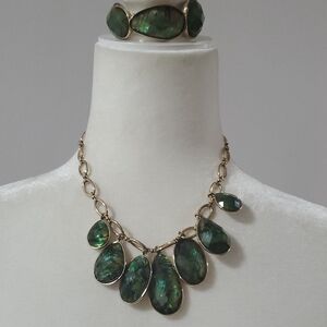 Chic Green and Gold Necklace Set